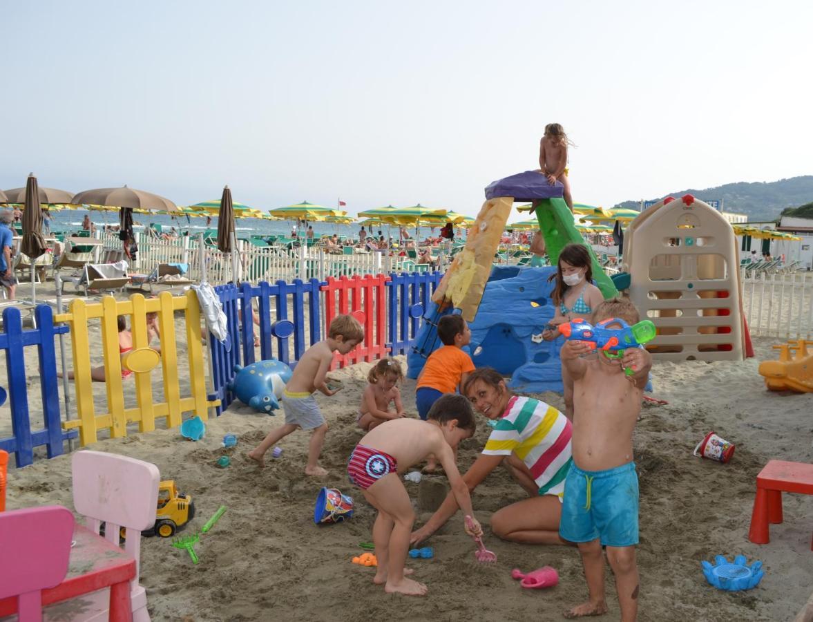 Hotel La Baia دْيانو مارينا المظهر الخارجي الصورة