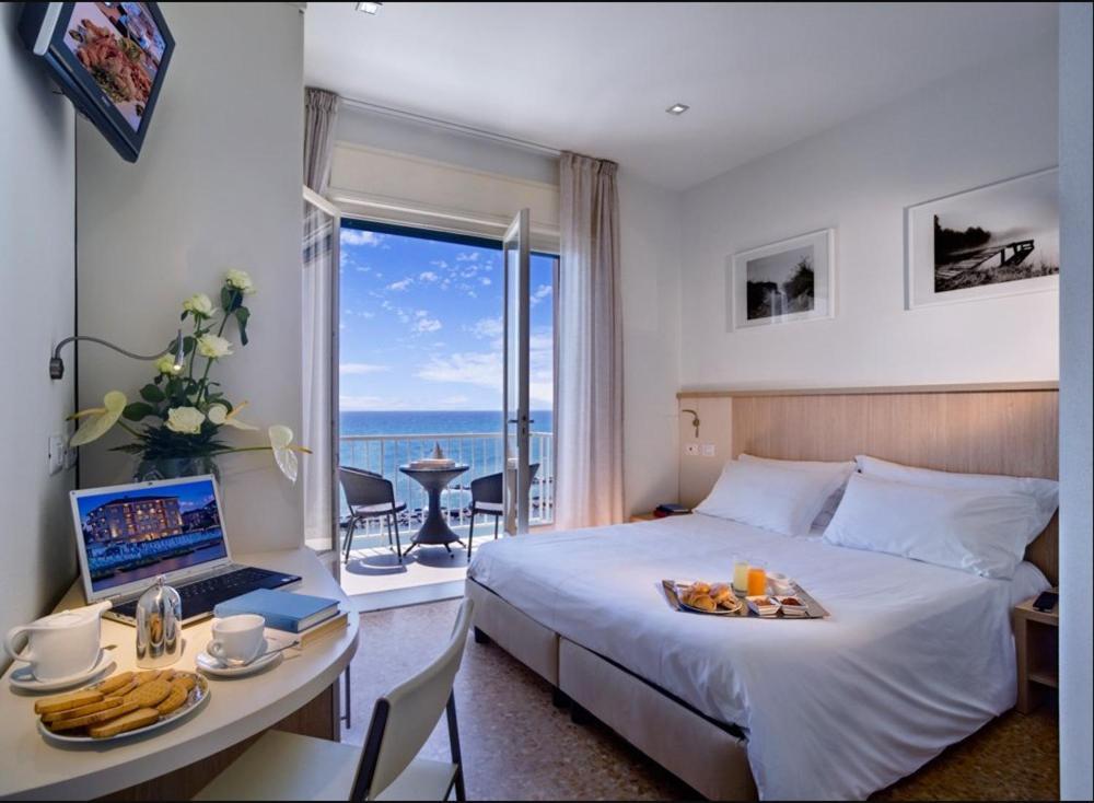 Hotel La Baia دْيانو مارينا المظهر الخارجي الصورة